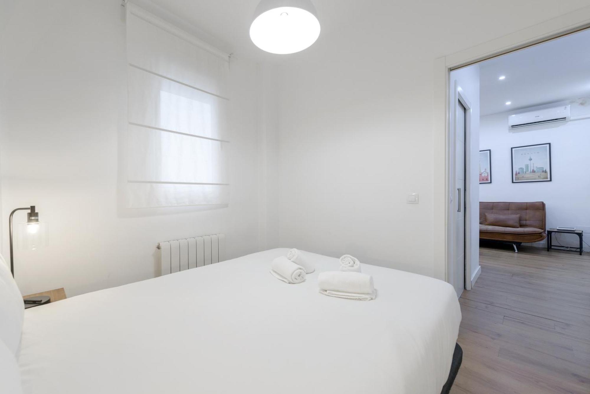 شقة Avila Calle, Precioso Estudio En Santiago Bernabeu-Estrecho En Segundo Piso Sin Ascensor مدريد المظهر الخارجي الصورة