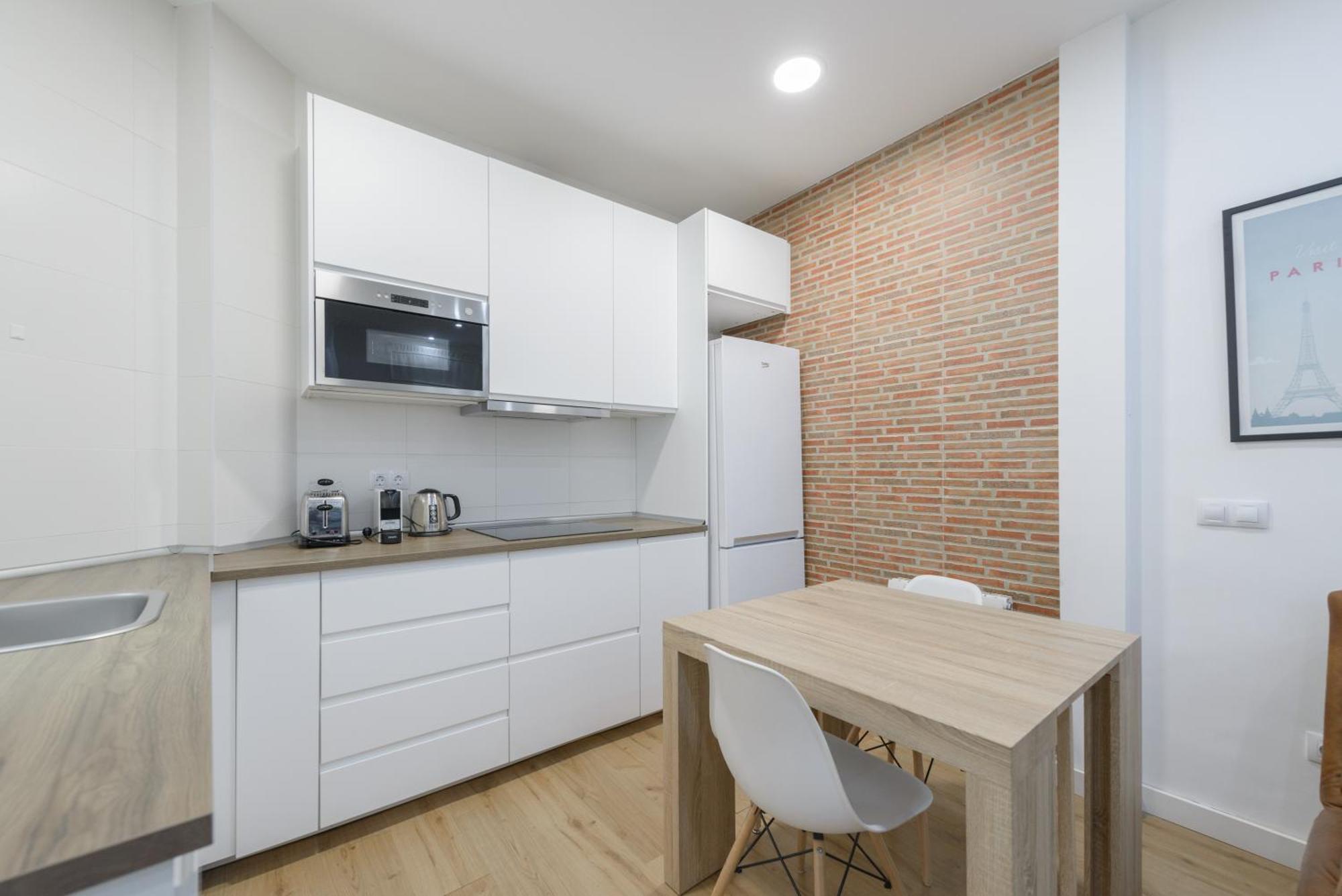 شقة Avila Calle, Precioso Estudio En Santiago Bernabeu-Estrecho En Segundo Piso Sin Ascensor مدريد المظهر الخارجي الصورة